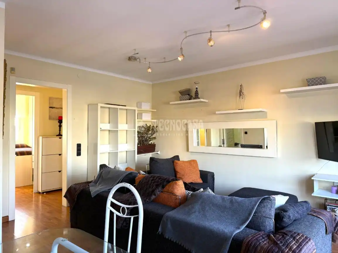 Wohnzimmer von Dachboden zum Verkauf in Vilanova i la Geltrú mit Parkett, Terrasse und Möbliert