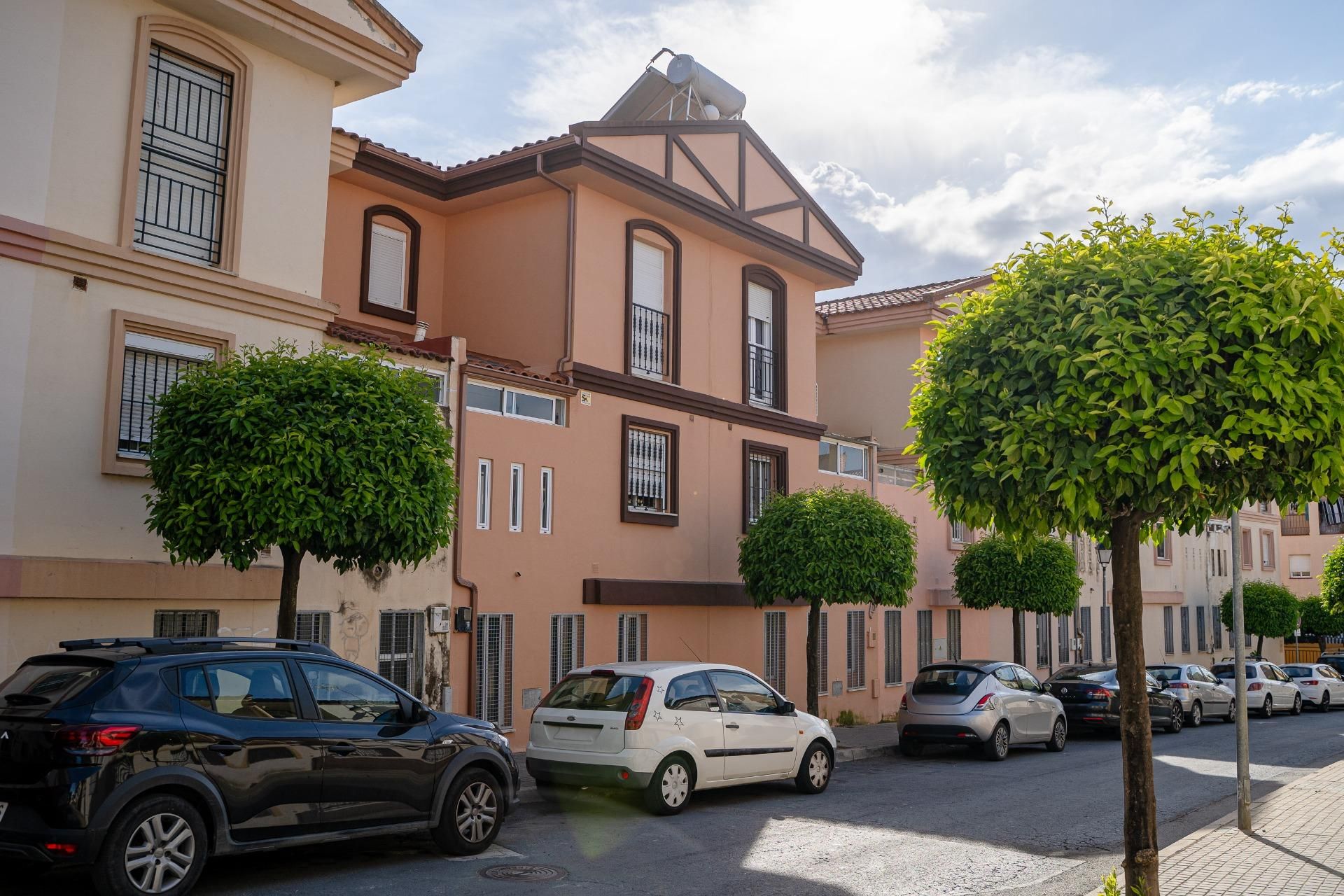 Vista exterior de Casa adosada en venda en Lepe amb Aire condicionat, Jardí privat i Terrassa
