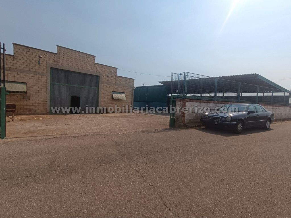 Vista exterior de Nau industrial de lloguer en  Logroño