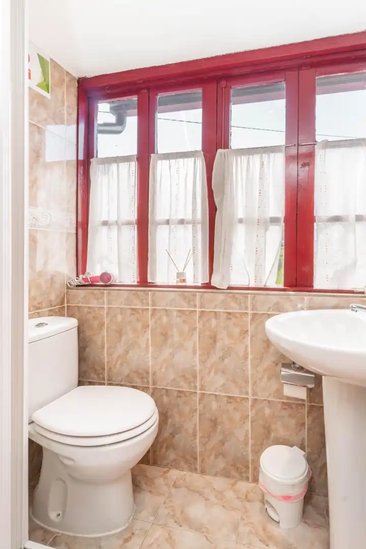 Baño de Casa o chalet en venta en Cudillero con Calefacción, Jardín privado y Terraza