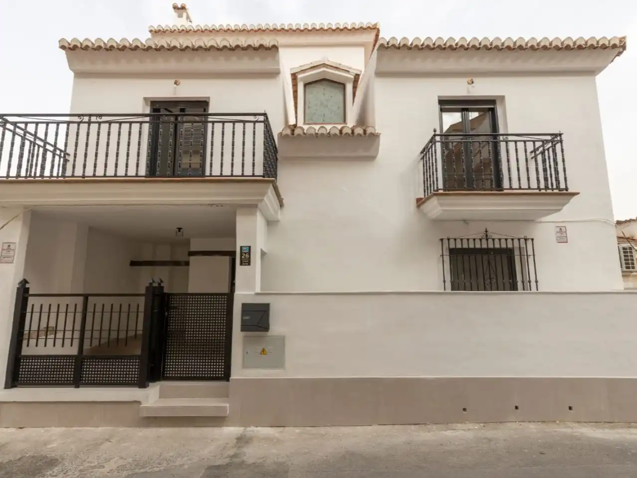 Vista exterior de Casa o xalet en venda en Cájar amb Aire condicionat i Balcó