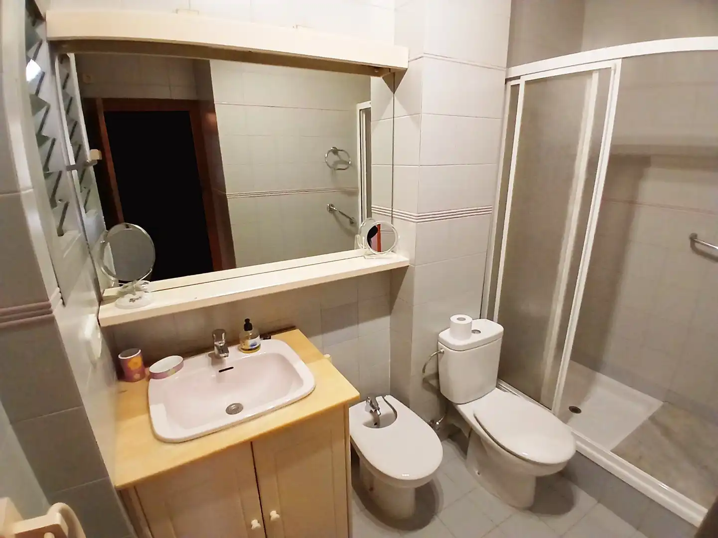 Badezimmer von Wohnung zum Verkauf in Barcelona mit Klimaanlage, Heizung und Parkett