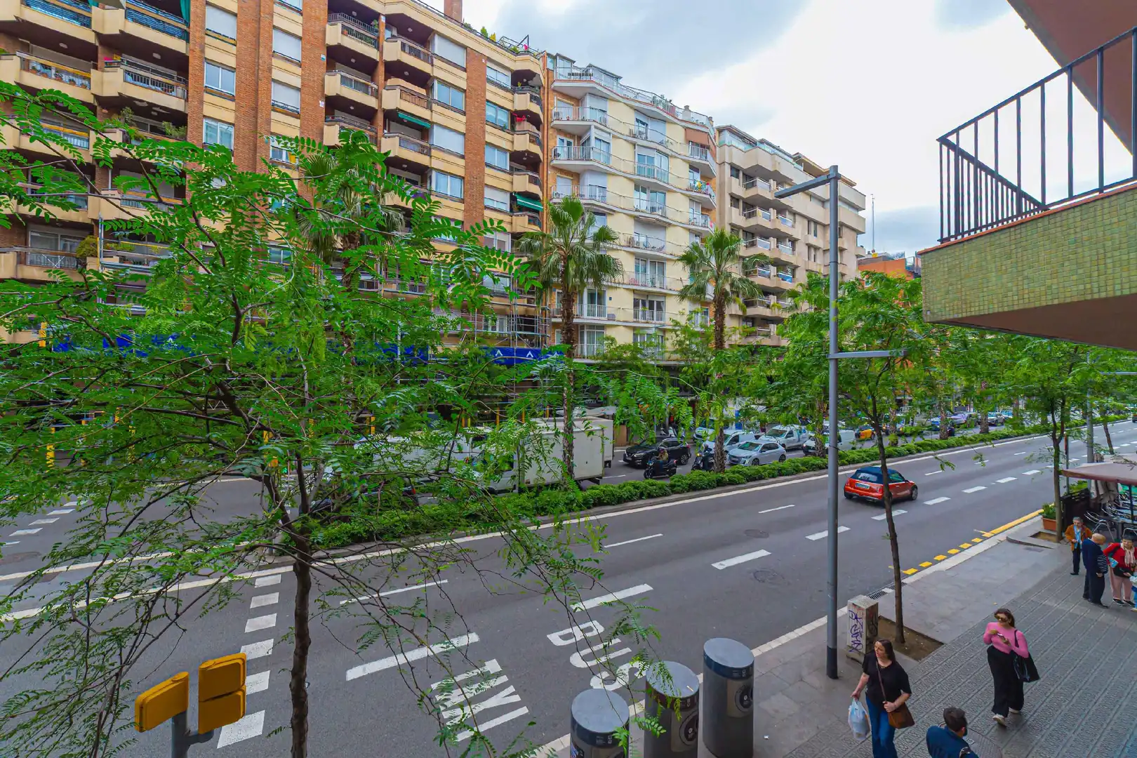 Außenansicht von Wohnung zum Verkauf in Barcelona mit Klimaanlage, Heizung und Parkett