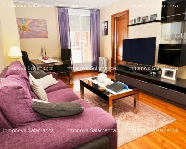 Sala d'estar de Pis en venda en Salamanca Capital amb Calefacció, Moblat i Balcó