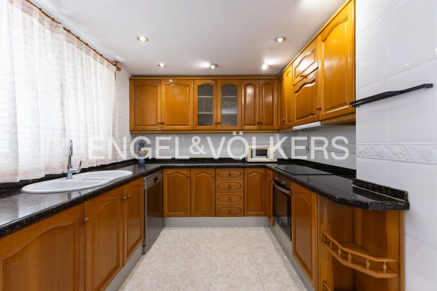 Cocina de Casa o chalet de alquiler en Benicasim / Benicàssim con Aire acondicionado, Calefacción y Jardín privado
