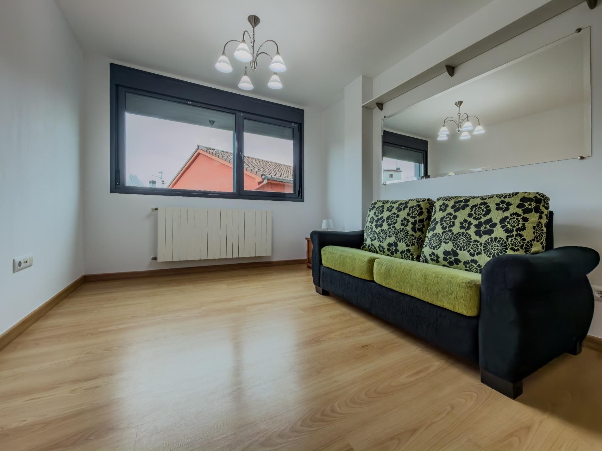 Sala de estar de Apartamento en venta en Medio Cudeyo con Calefacción y Parquet