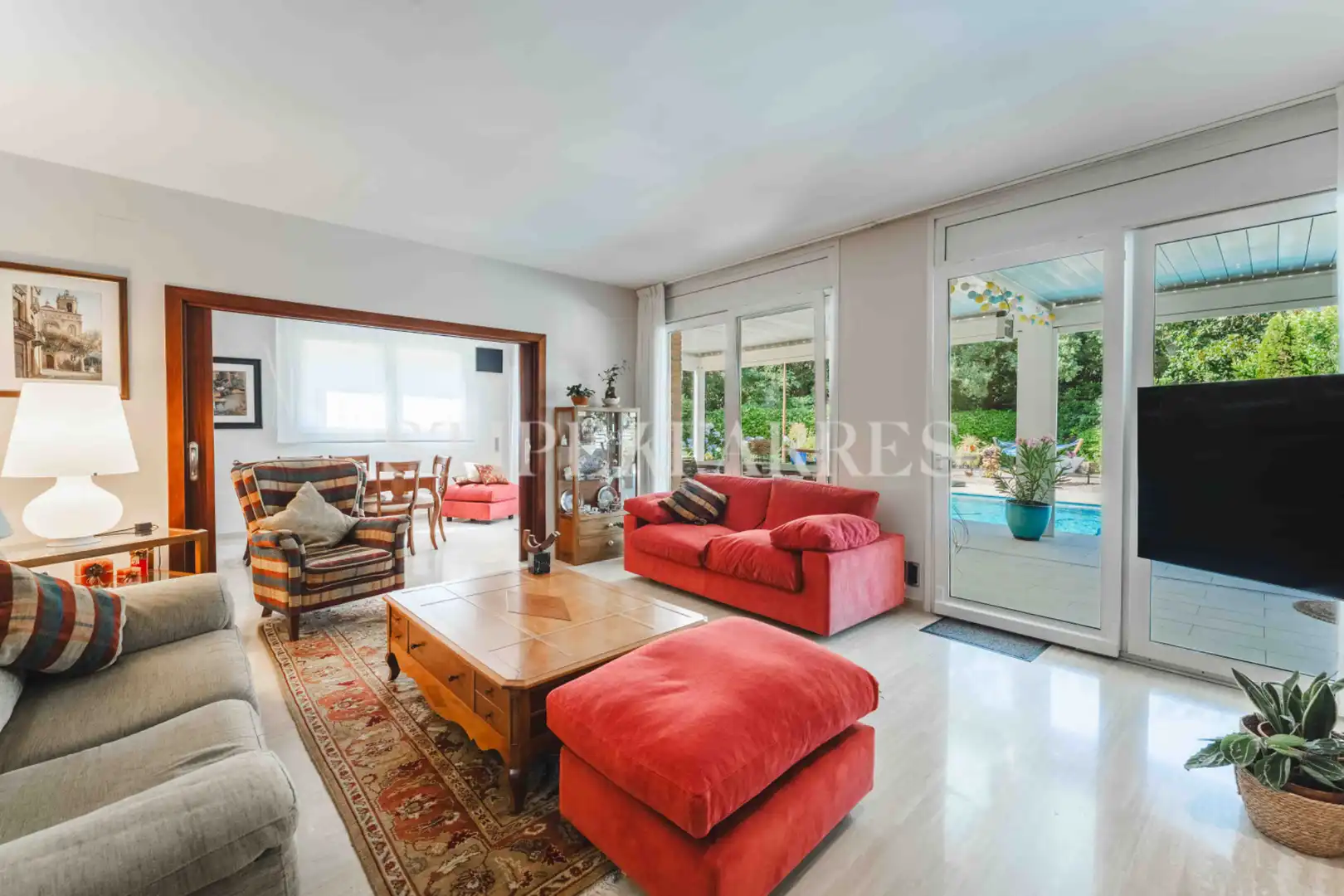 Außenansicht von Haus oder Chalet zum Verkauf in Barcelona mit Klimaanlage, Heizung und Privatgarten