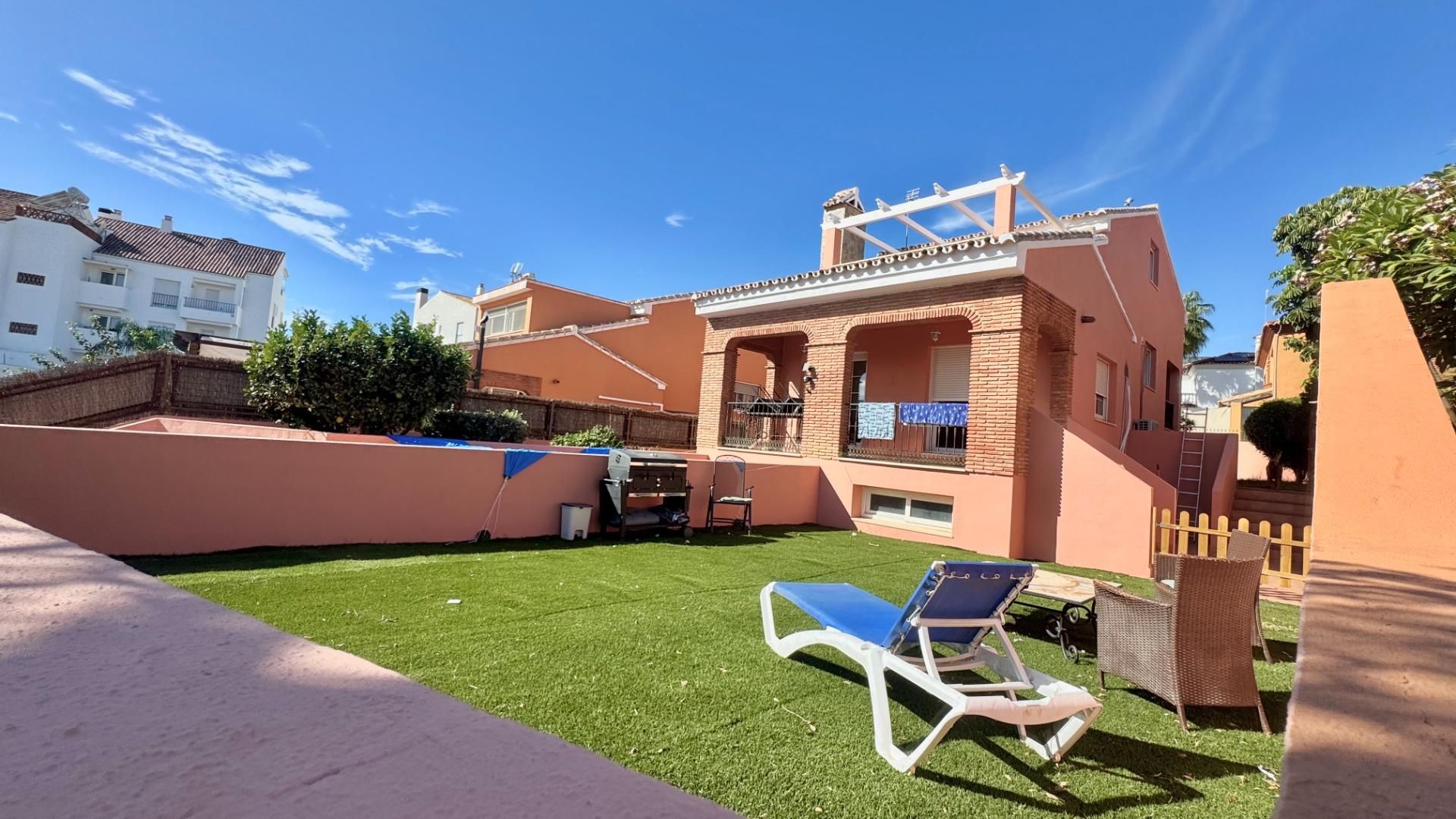 Jardí de Casa o xalet en venda en Benalmádena amb Aire condicionat, Calefacció i Jardí privat