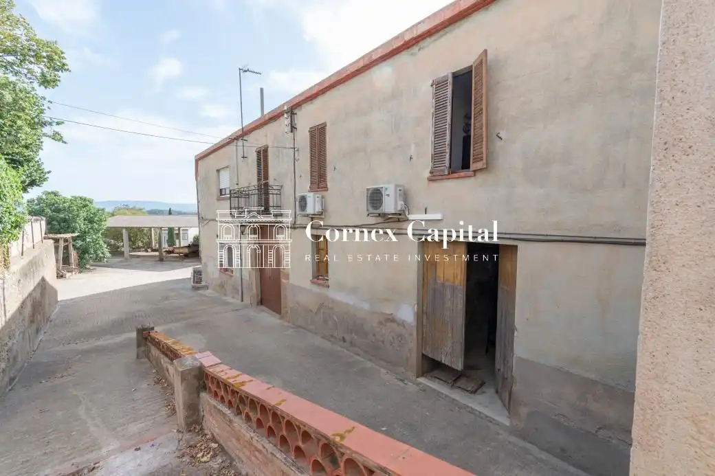 Vista exterior de Finca rústica en venda en Ullastret amb Jardí privat, Terrassa i Traster