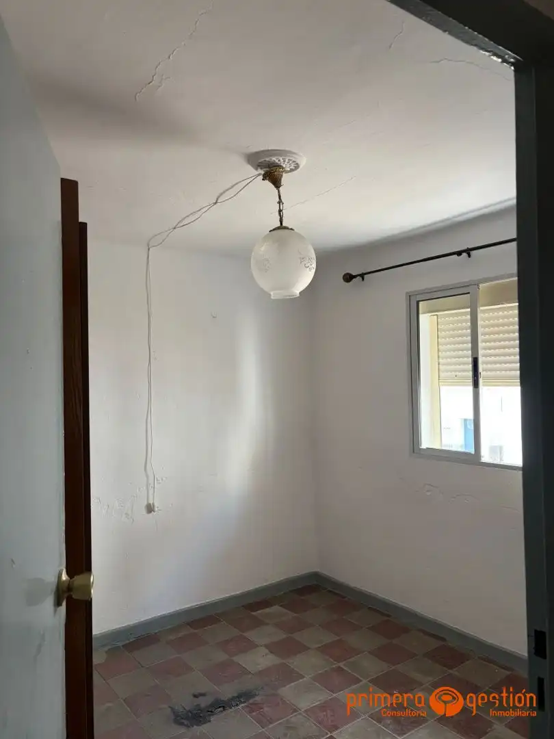 Habitación de Piso en venta en Lora del Río con Balcón