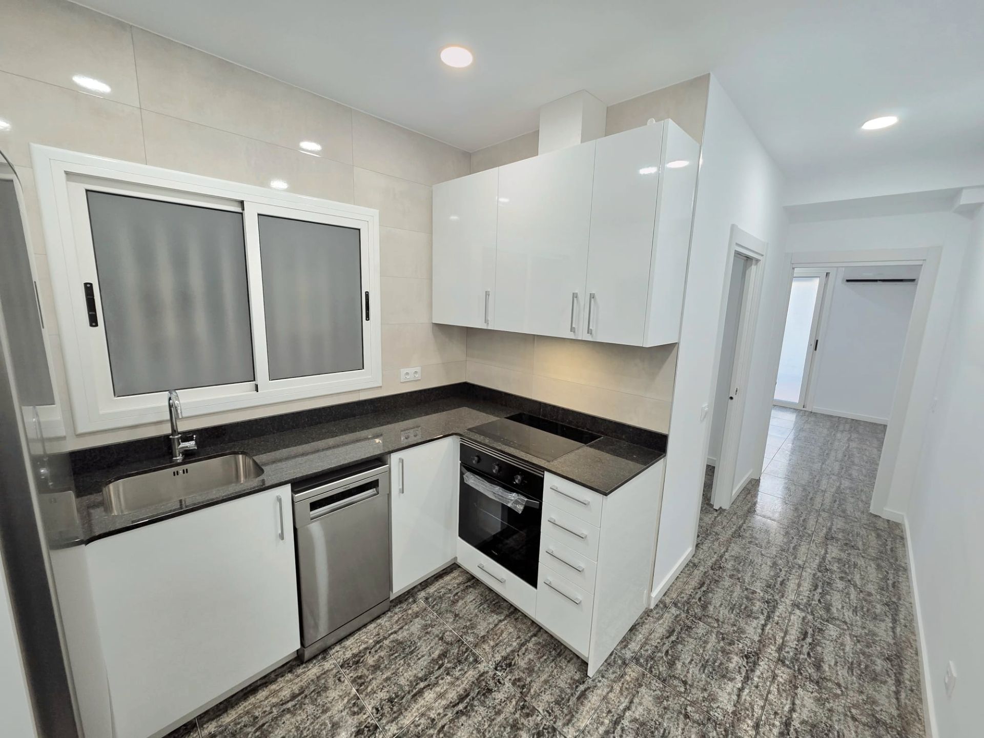 Planta baixa de lloguer a Carrer de Vèlia, Porta