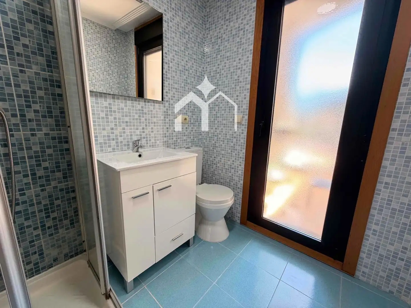 Baño de Piso en venta en Moaña con Calefacción, Trastero y Piscina