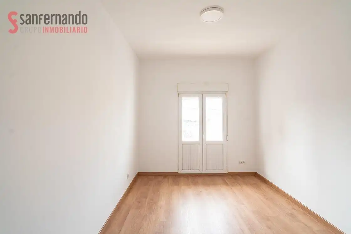 Habitación de Piso en venta en Torrelavega  con Trastero