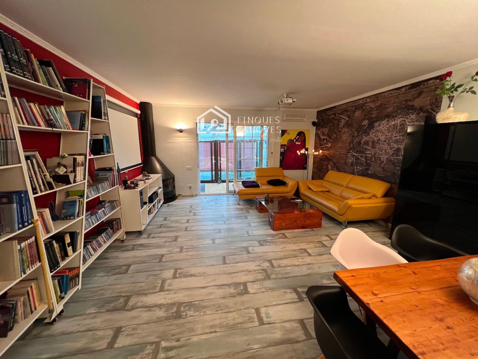 Sala d'estar de Casa adosada en venda en Girona Capital amb Aire condicionat, Calefacció i Jardí privat