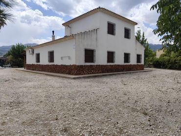 Casa amb piscina en venda a Moratalla