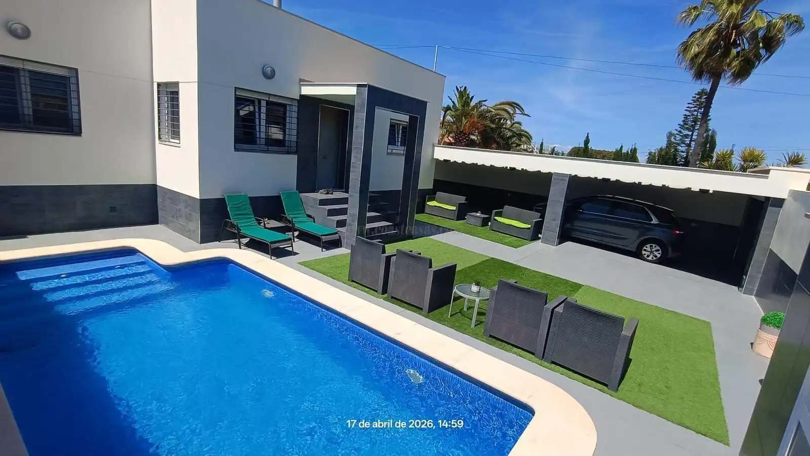 Chalet con piscina en venta en Los Balcones - Los Altos