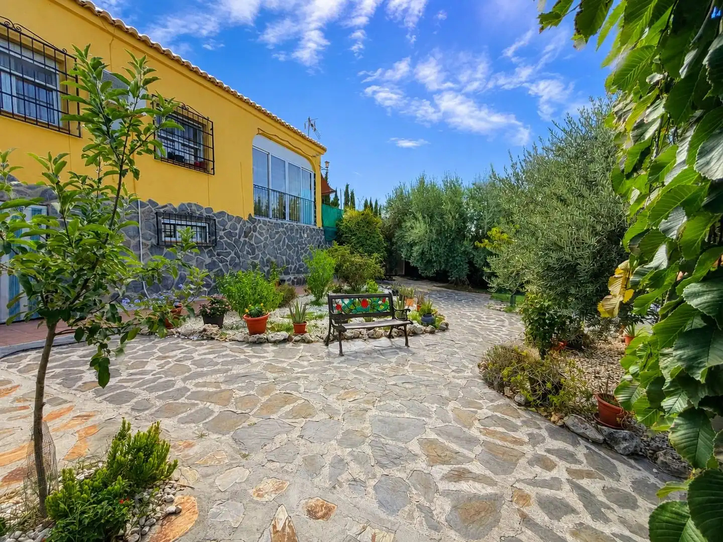 Vista exterior de Finca rústica en venda en Las Gabias amb Jardí privat, Terrassa i Traster
