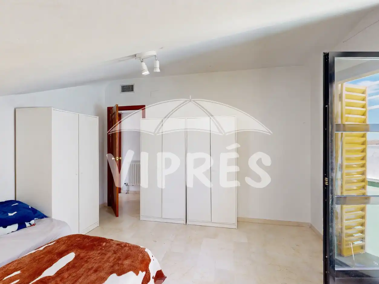 Habitación de Dúplex en venta en Cáceres con Trastero