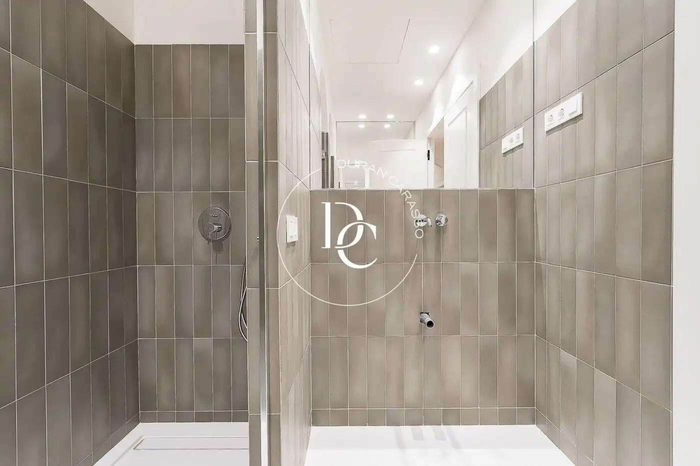 Badezimmer von Wohnung zum Verkauf in Barcelona mit Klimaanlage, Heizung und Terrasse
