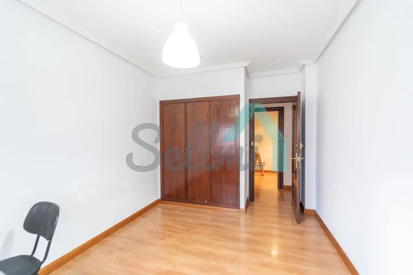 Habitación de Piso en venta en Oviedo  con Calefacción, Terraza y Trastero