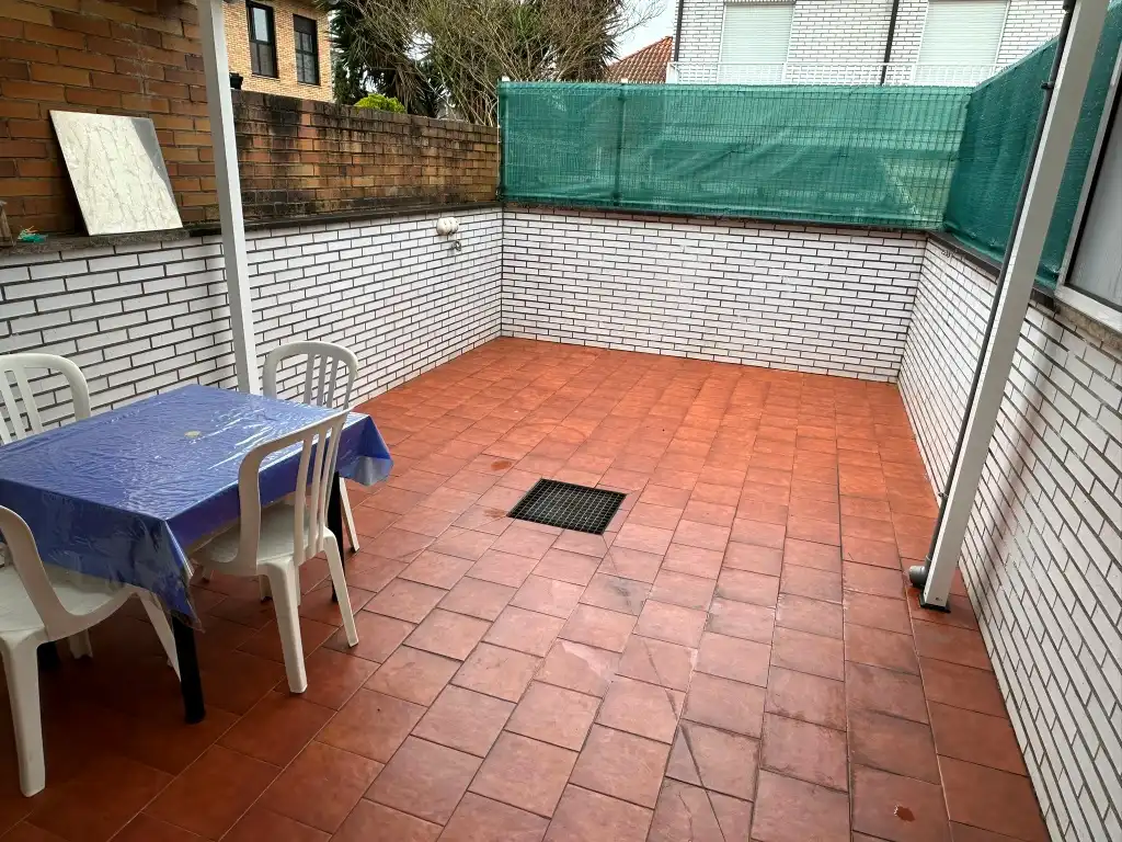 Terrassa de Casa adosada en venda en Gijón  amb Calefacció, Parquet i Terrassa