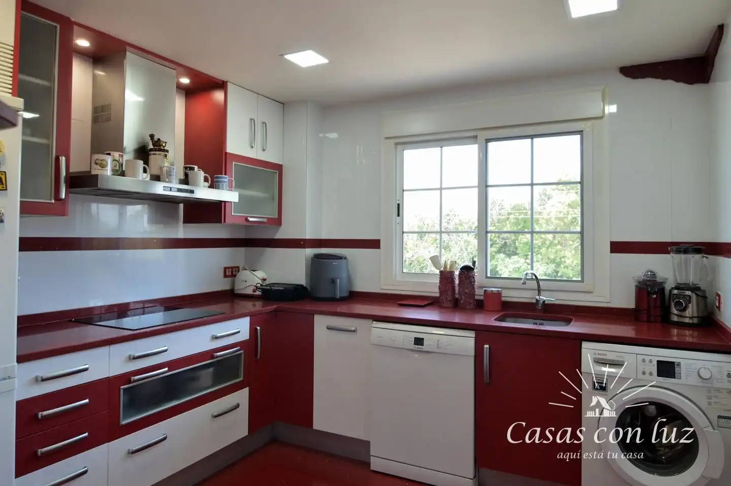 Cuina de Casa o xalet en venda en Zaragoza amb Aire condicionat, Calefacció i Jardí privat
