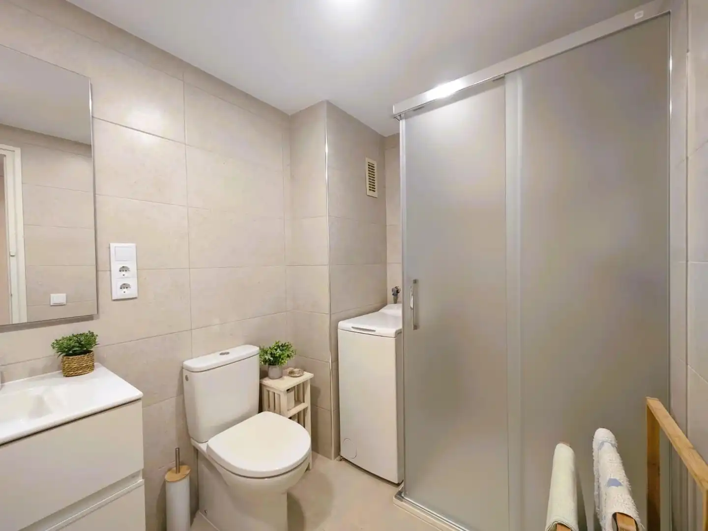 Badezimmer von Wohnung zum Verkauf in Tossa de Mar mit Privatgarten, Terrasse und Möbliert