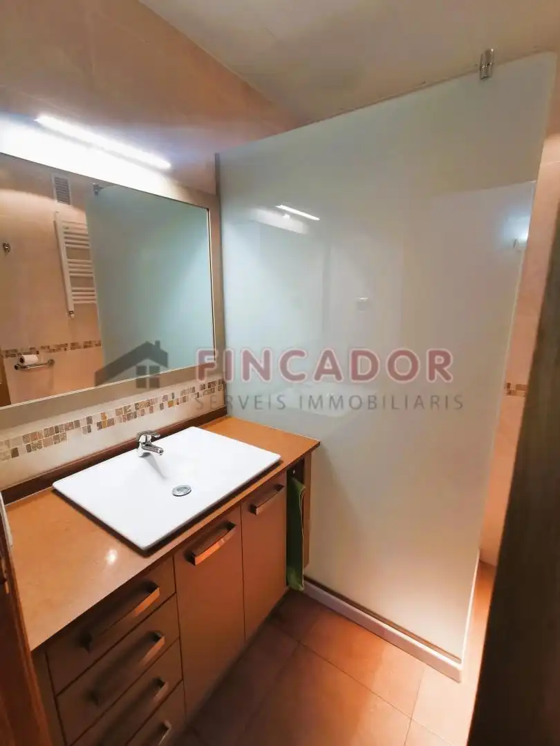 Piso en venta en Cornellà de Llobregat con Calefacción, Parquet y Balcón