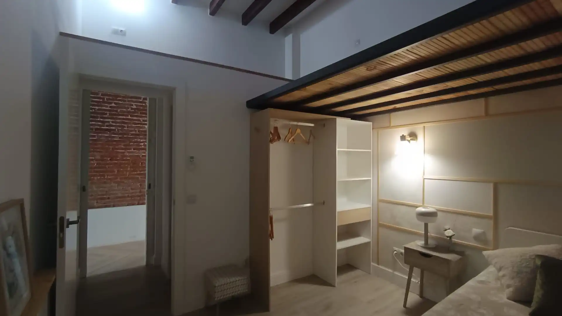 Schlafzimmer von Erdgeschoss zum Verkauf in Mataró mit Klimaanlage, Heizung und Privatgarten