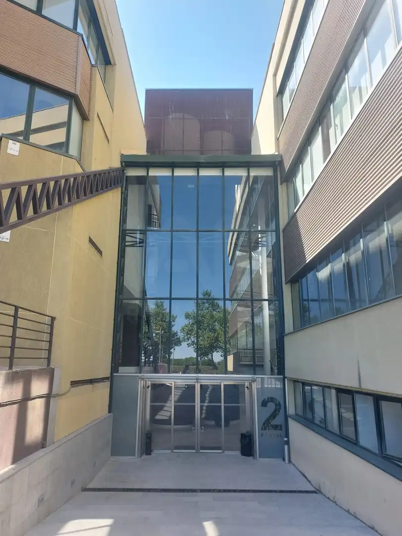 Vista exterior de Local en venta en Las Rozas de Madrid