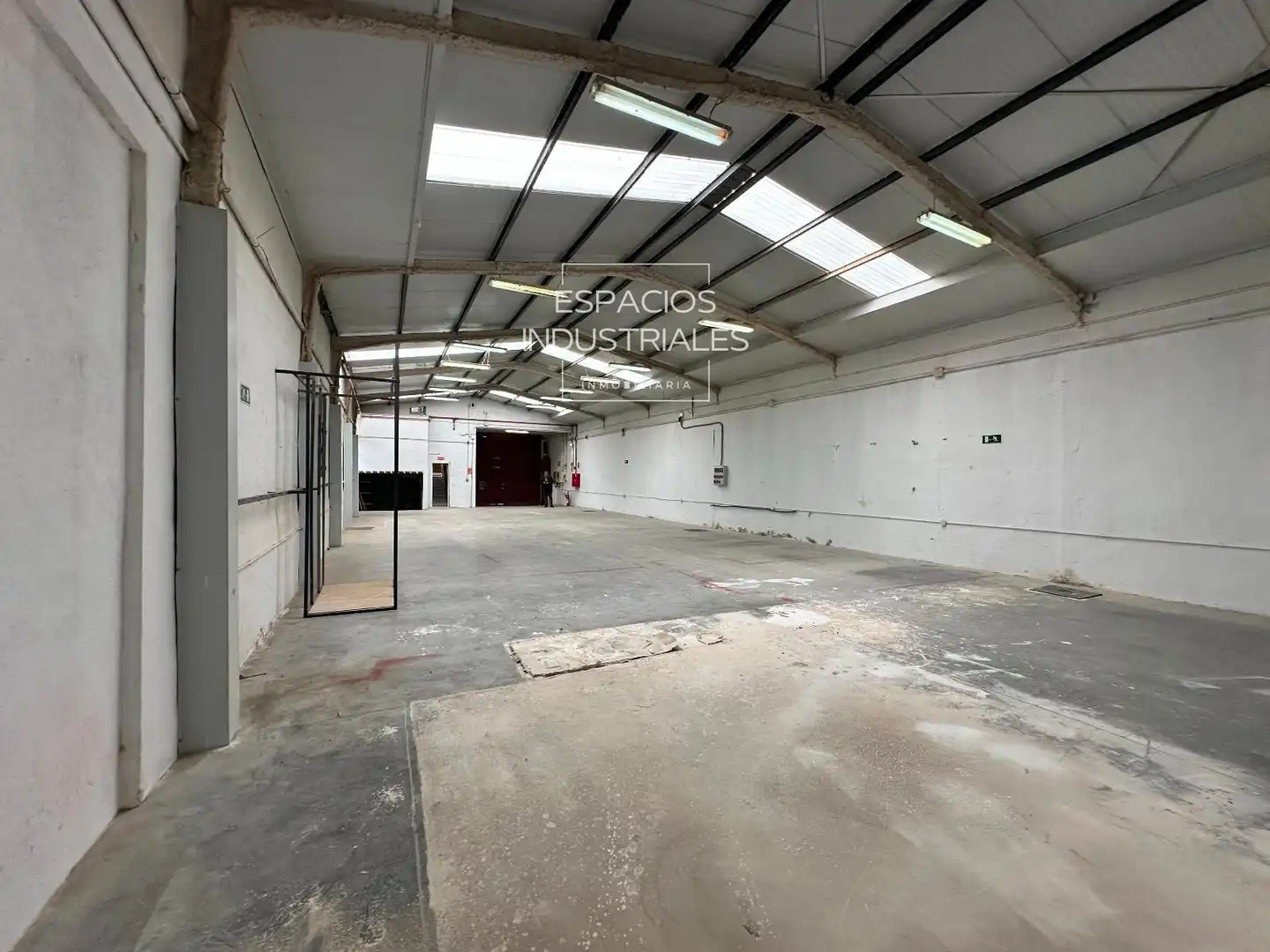 Fabrikhallen zur Miete in Oviedo, Zona Industrial
