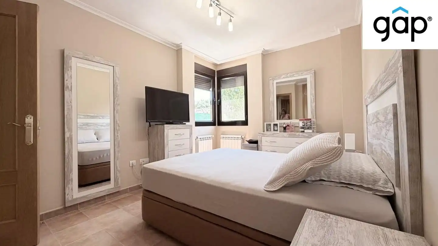 Bedroom of Houses for sale in Arcas del Villar  with Heating, Private garden and Furnished