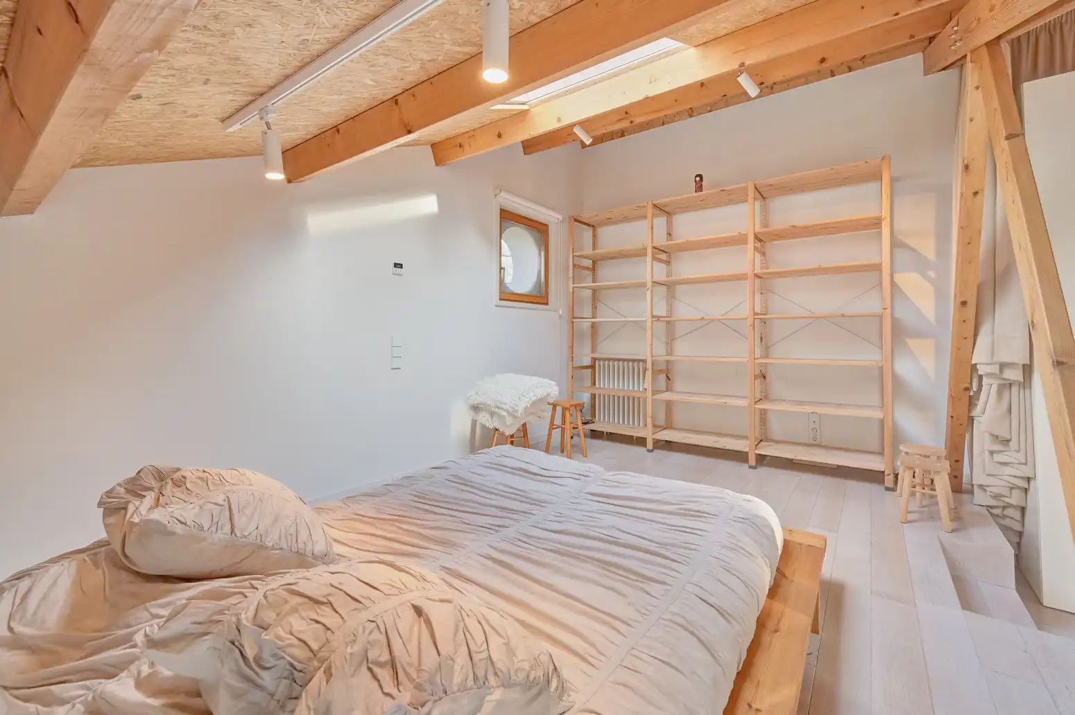 Habitación de Casa adosada en venta en  Pamplona / Iruña con Calefacción, Jardín privado y Parquet