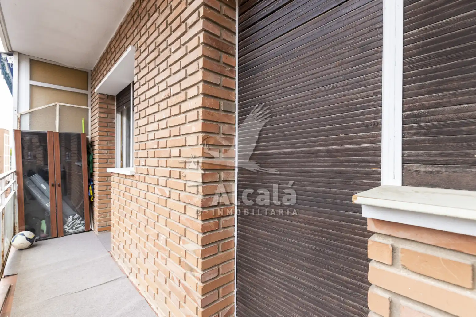 Vista exterior de Piso en venta en Alcalá de Henares con Calefacción, Parquet y Terraza