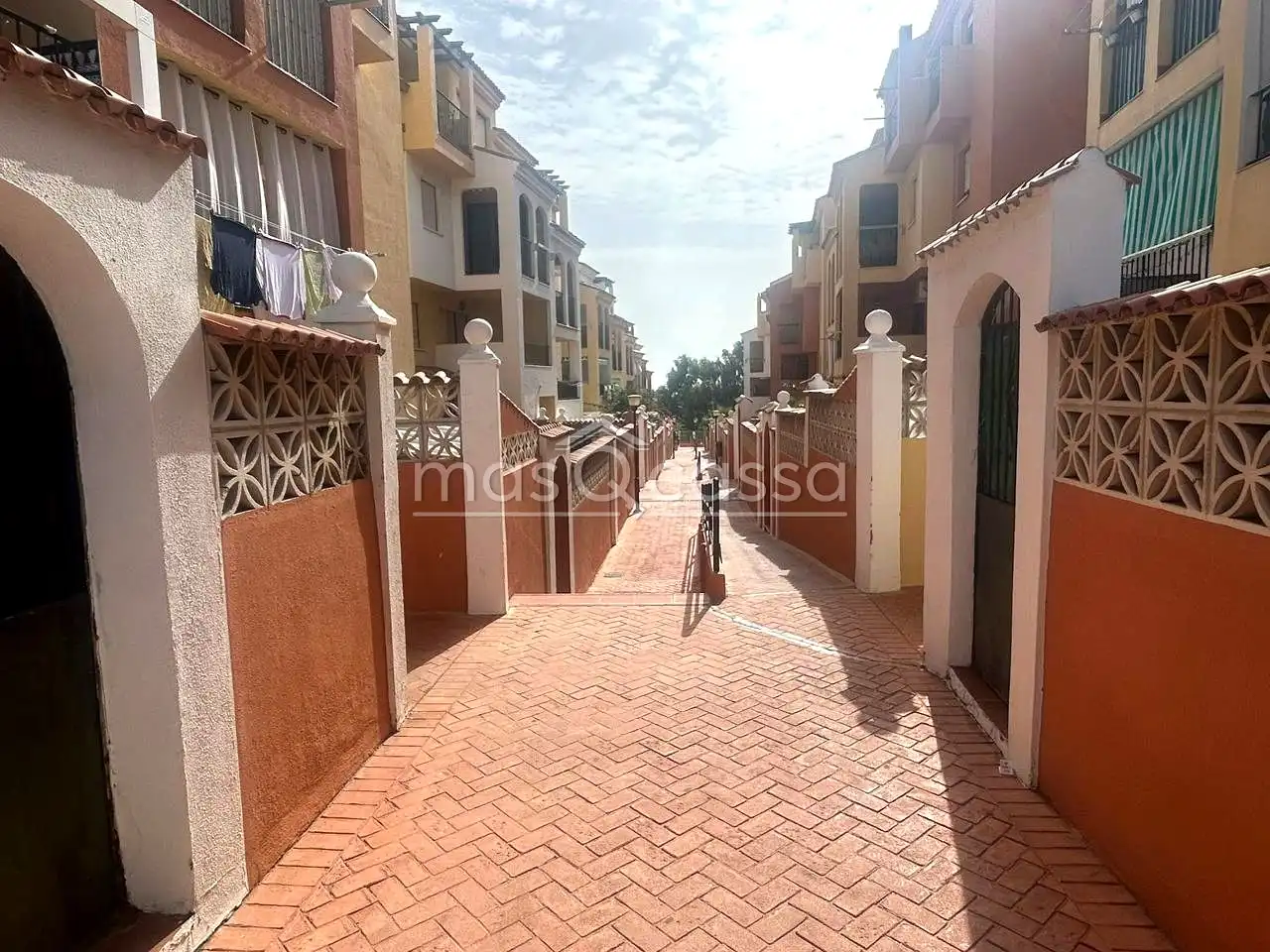 Vista exterior de Pis en venda en Manilva amb Terrassa i Moblat