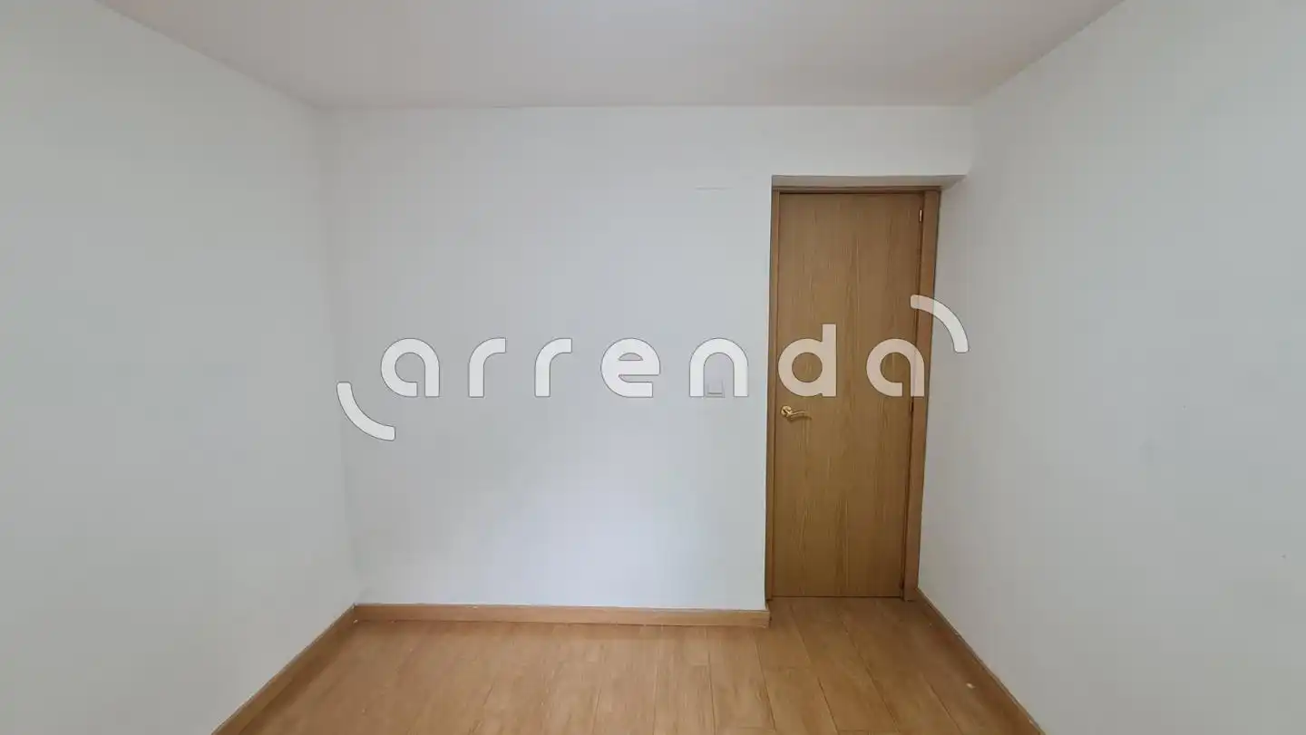 Flat for rent in Madrid  with Air Conditioner and Furnished