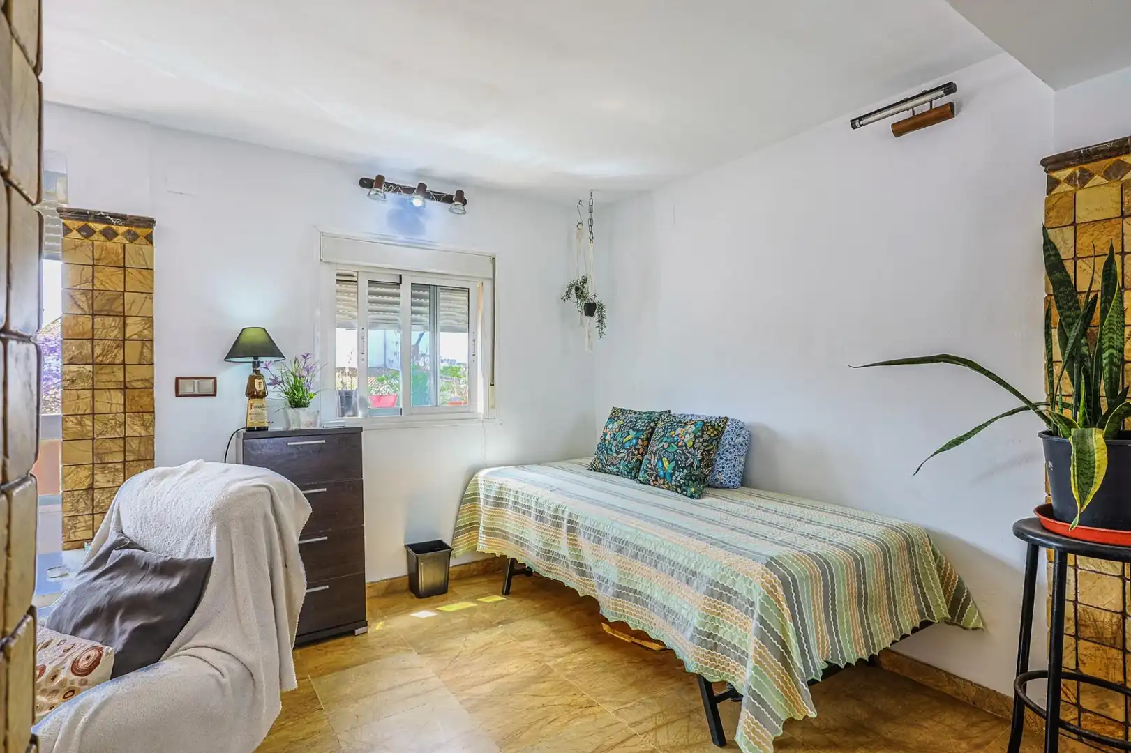 Bedroom of Flat for sale in Sevilla  with Air Conditioner and Balcony