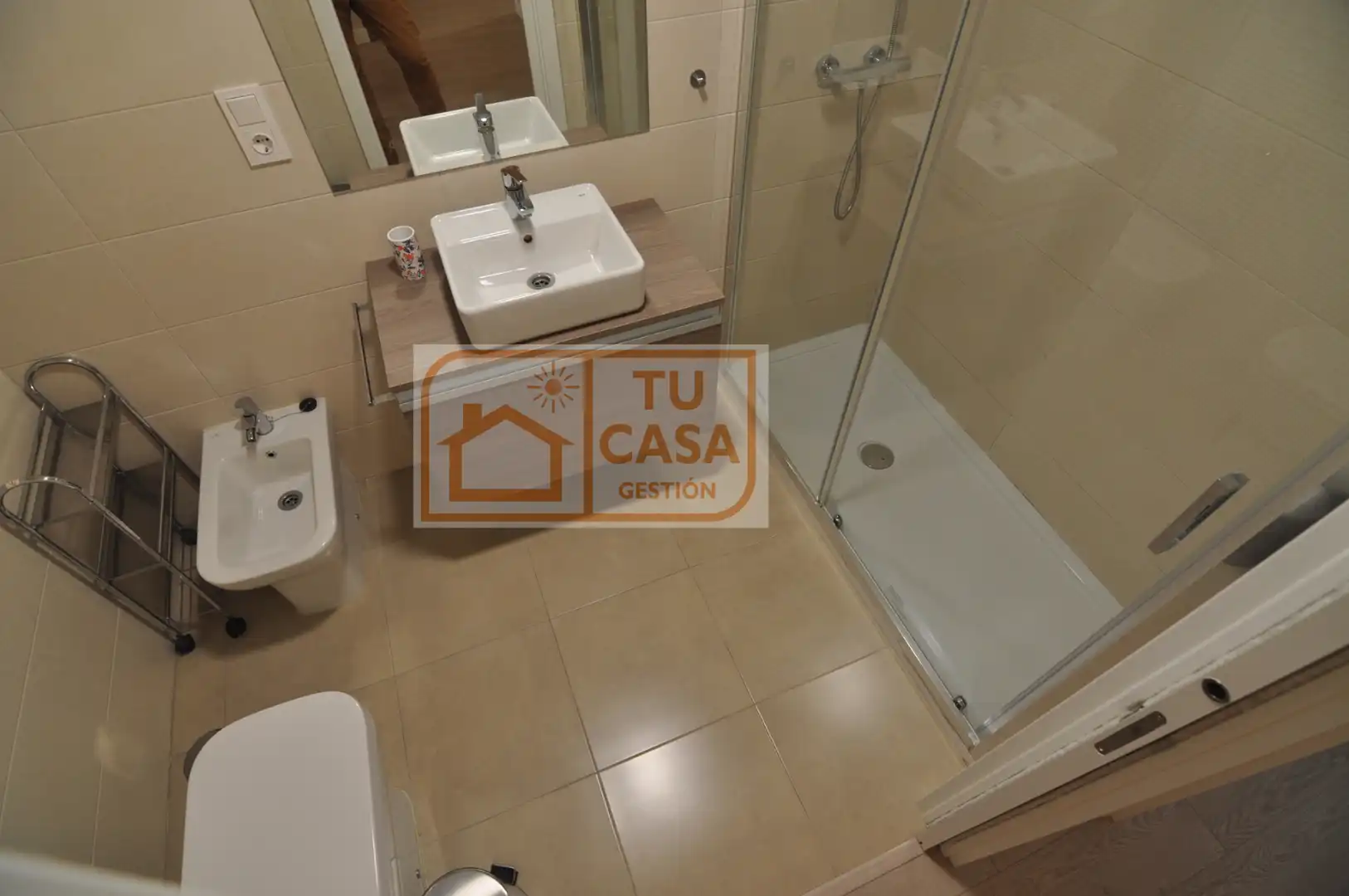 Baño de Piso de alquiler en Cáceres con Aire acondicionado, Calefacción y Jardín privado