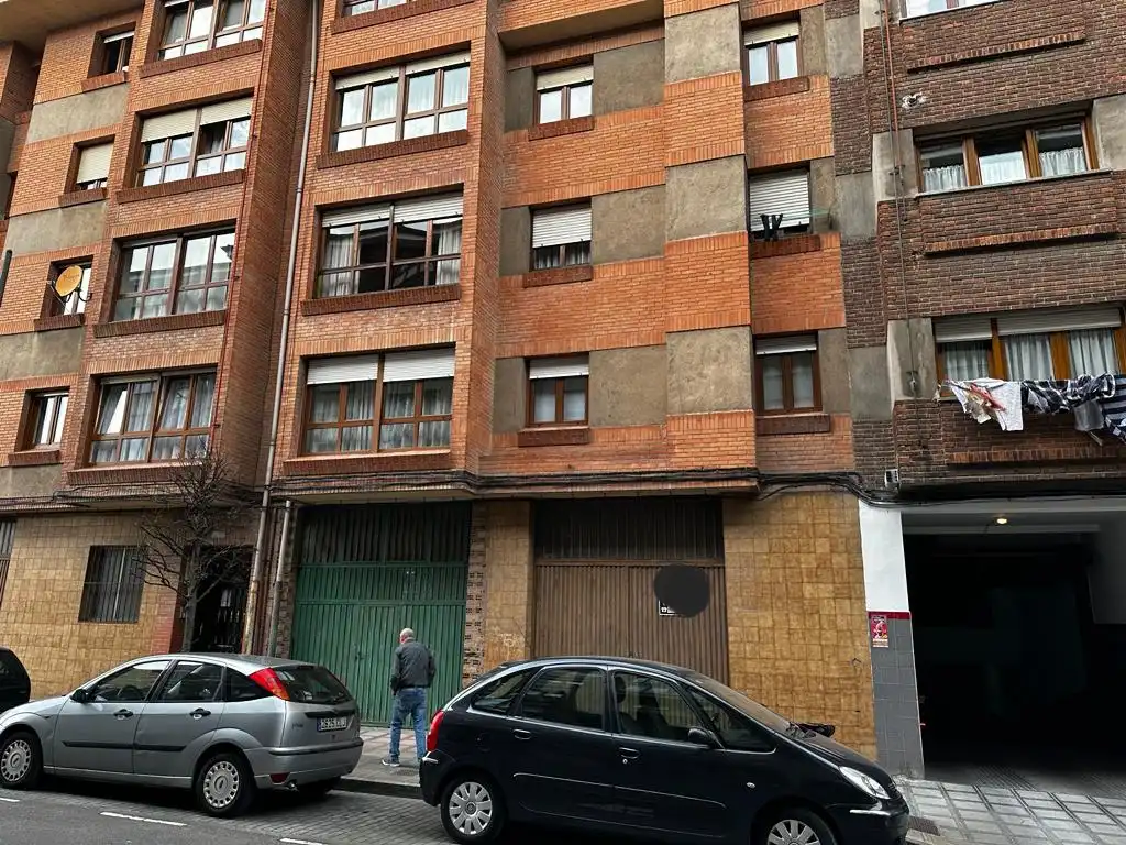 Business premises for sale in Lugones