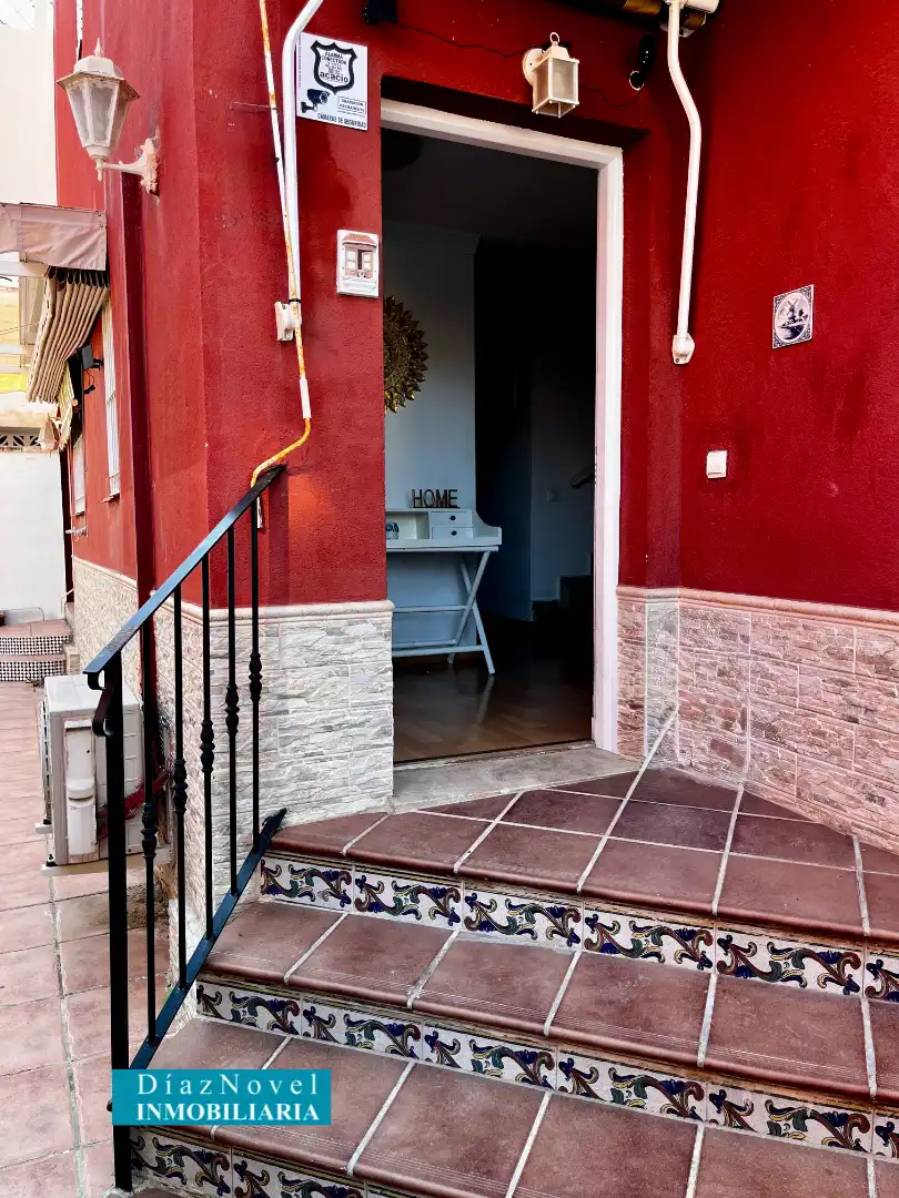 Einfamilien-Reihenhaus zum Verkauf in Vélez-Málaga mit Klimaanlage, Heizung und Parkett