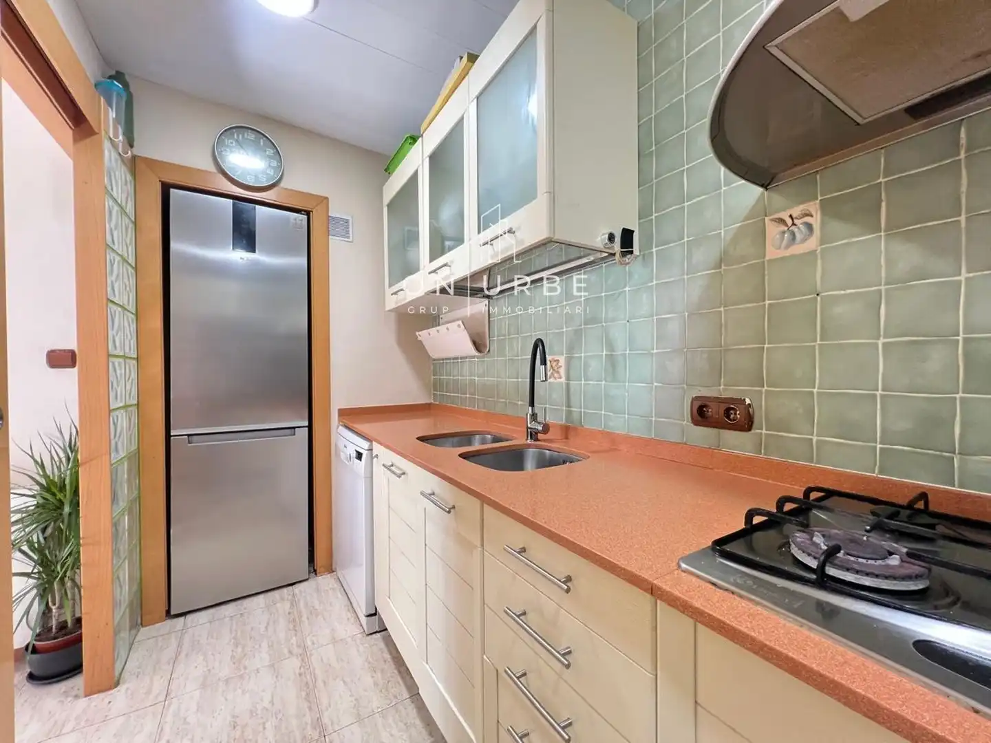 Kitchen of Flat for sale in Badalona  with Heating, Parquet flooring and Terrace