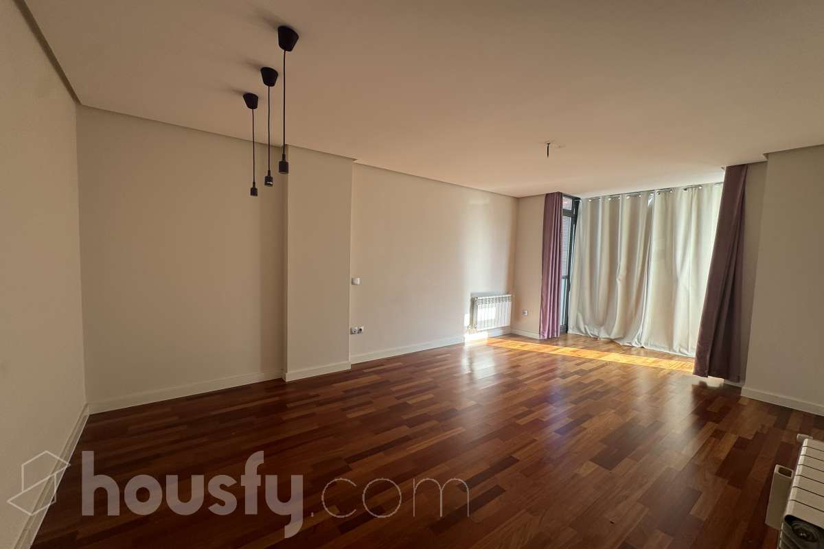 Living room of Flat to rent in  Madrid Capital  with Air Conditioner, Heating and Storage room