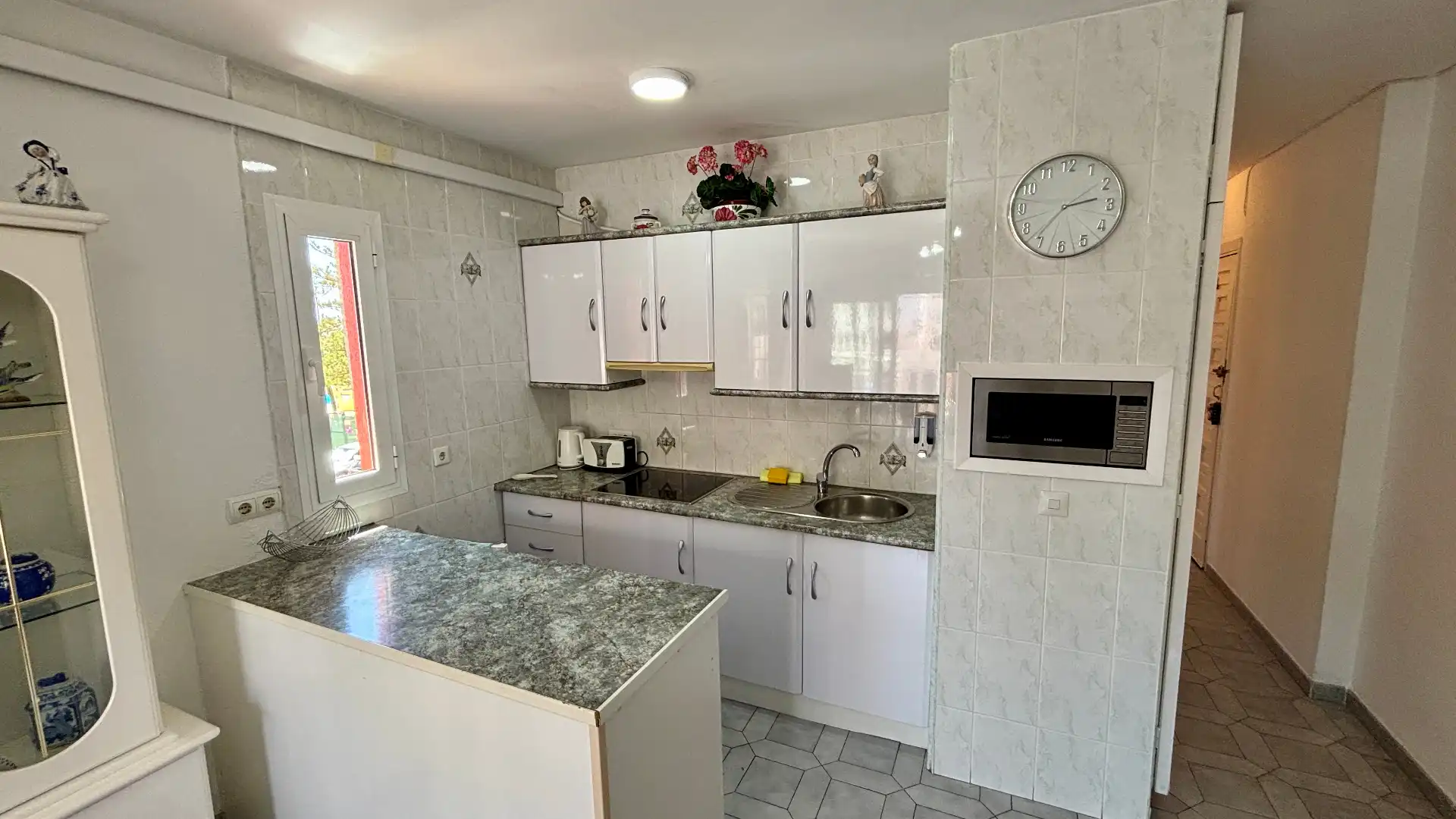Küche von Wohnung zum Verkauf in Benalmádena mit Klimaanlage, Heizung und Terrasse