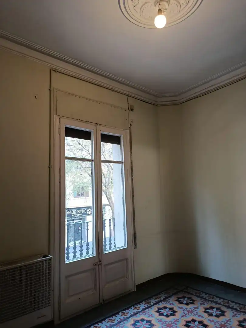 Piso en venta en Barcelona con Calefacción y Balcón