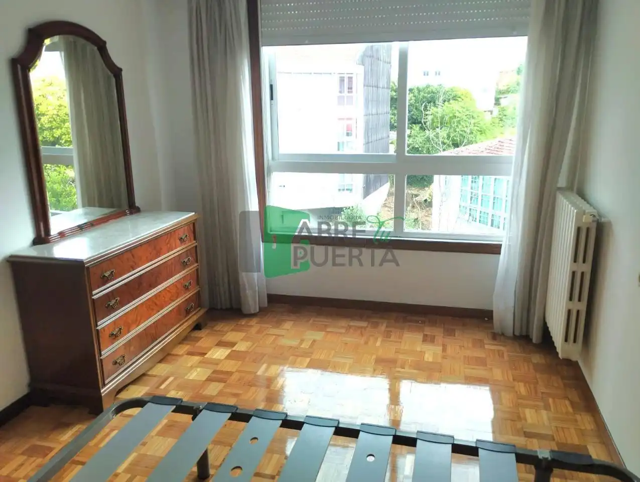 Schlafzimmer von Wohnungen zur Miete in Ourense Capital  mit Heizung, Parkett und Möbliert