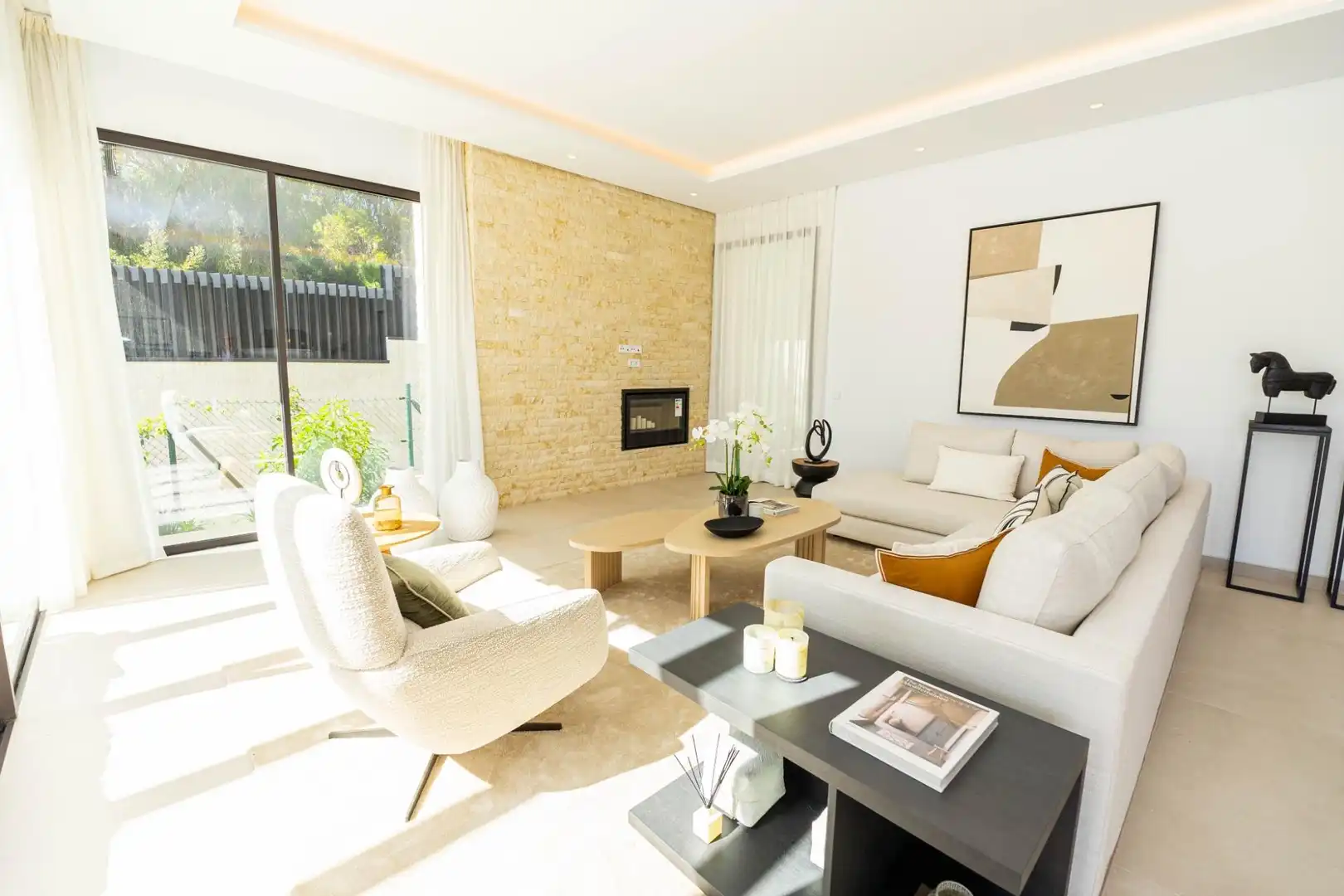 Sala de estar de Casa o chalet en venta en Marbella con Aire acondicionado, Jardín privado y Terraza