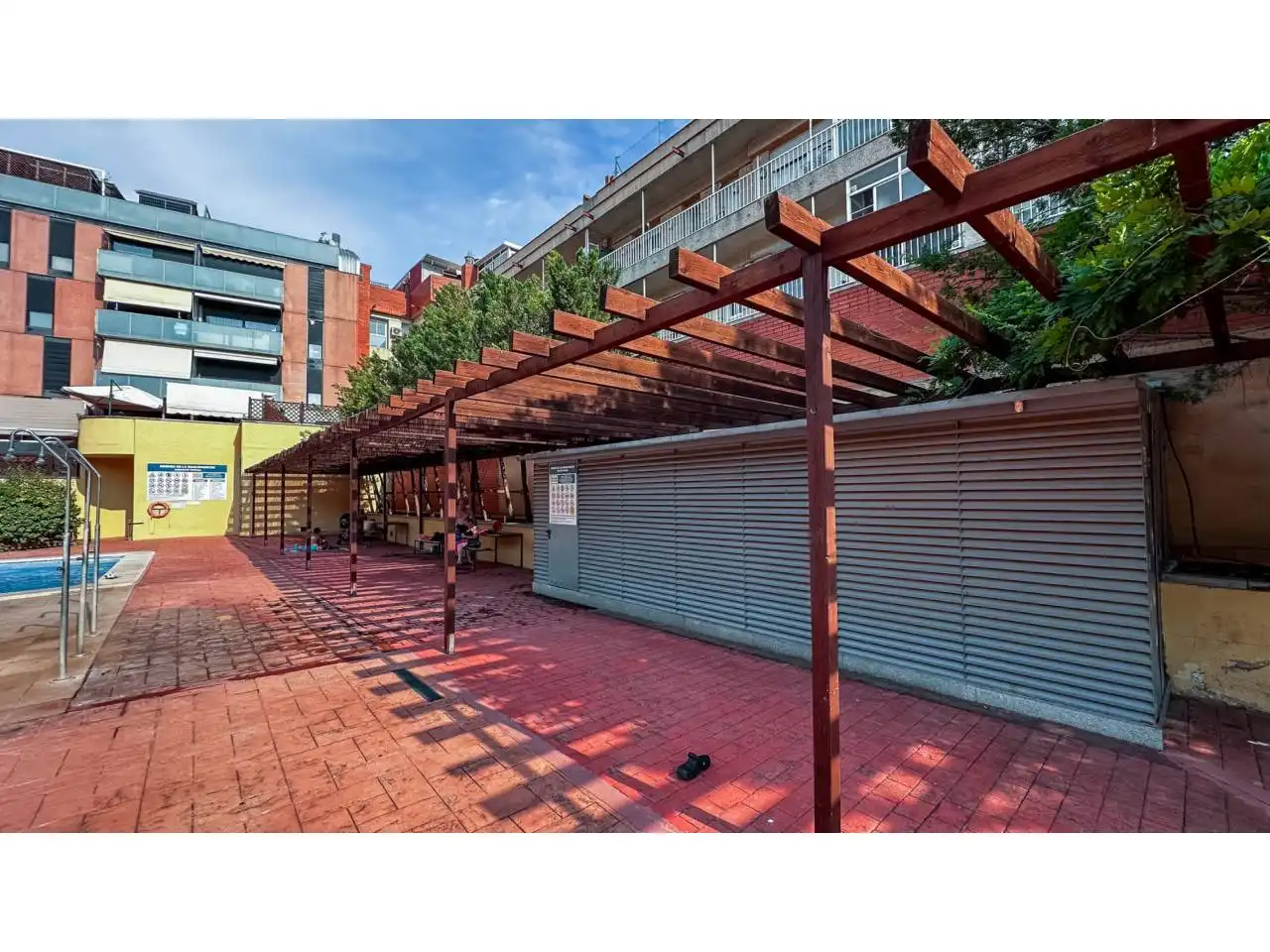Vista exterior de Piso en venta en Terrassa con Aire acondicionado, Calefacción y Balcón