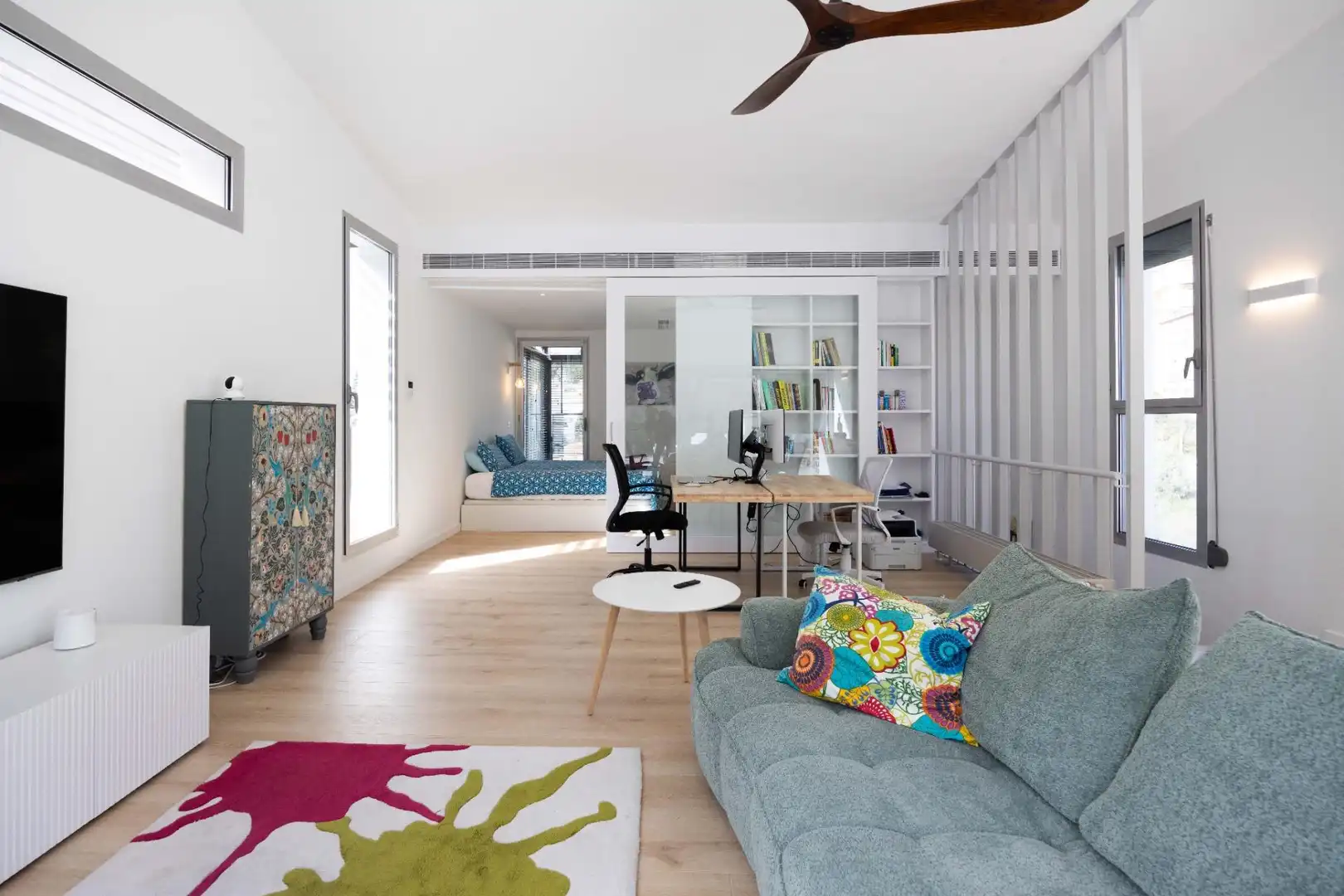 Sala d'estar de Casa o xalet en venda en Esplugues de Llobregat amb Aire condicionat, Calefacció i Jardí privat