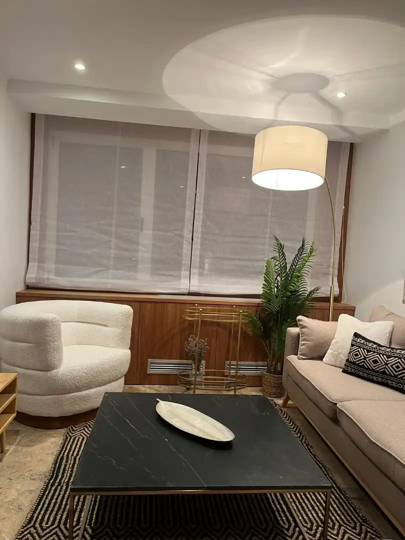 Sala d'estar de Apartament de lloguer en Madrid amb Aire condicionat, Calefacció i Moblat