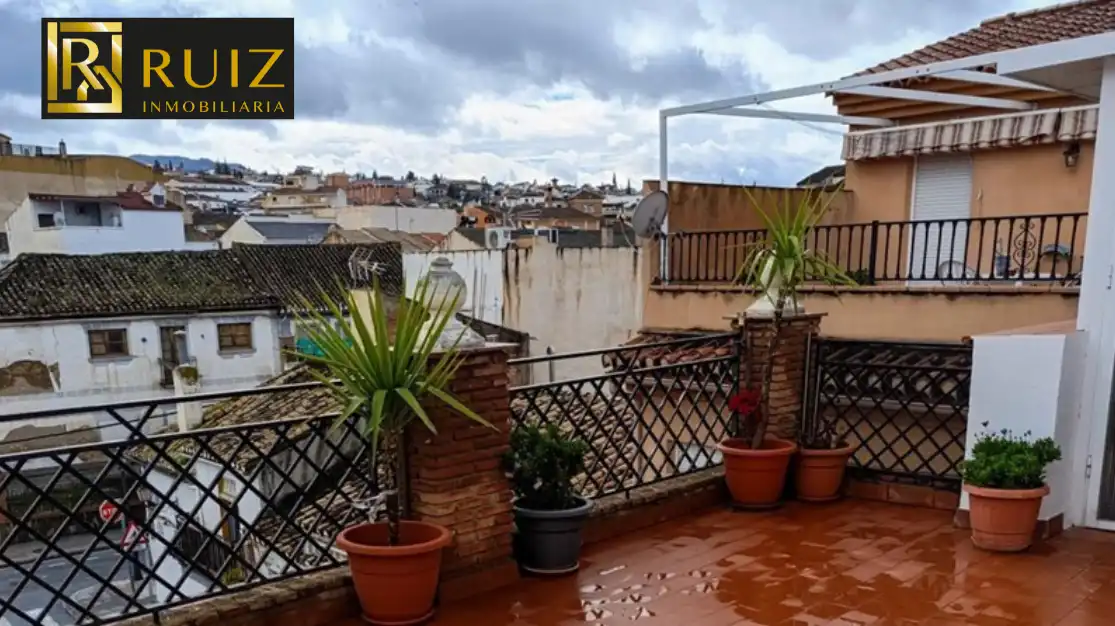 Vista exterior de Àtic en venda en La Zubia amb Terrassa i Traster